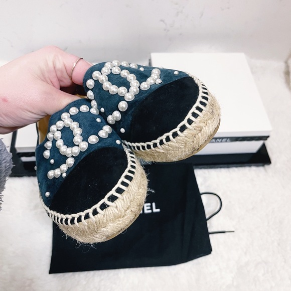 Authentic CHANEL Stunning Pearl CC Dark Teal Suede Espadrilles - Picture 7 of 15